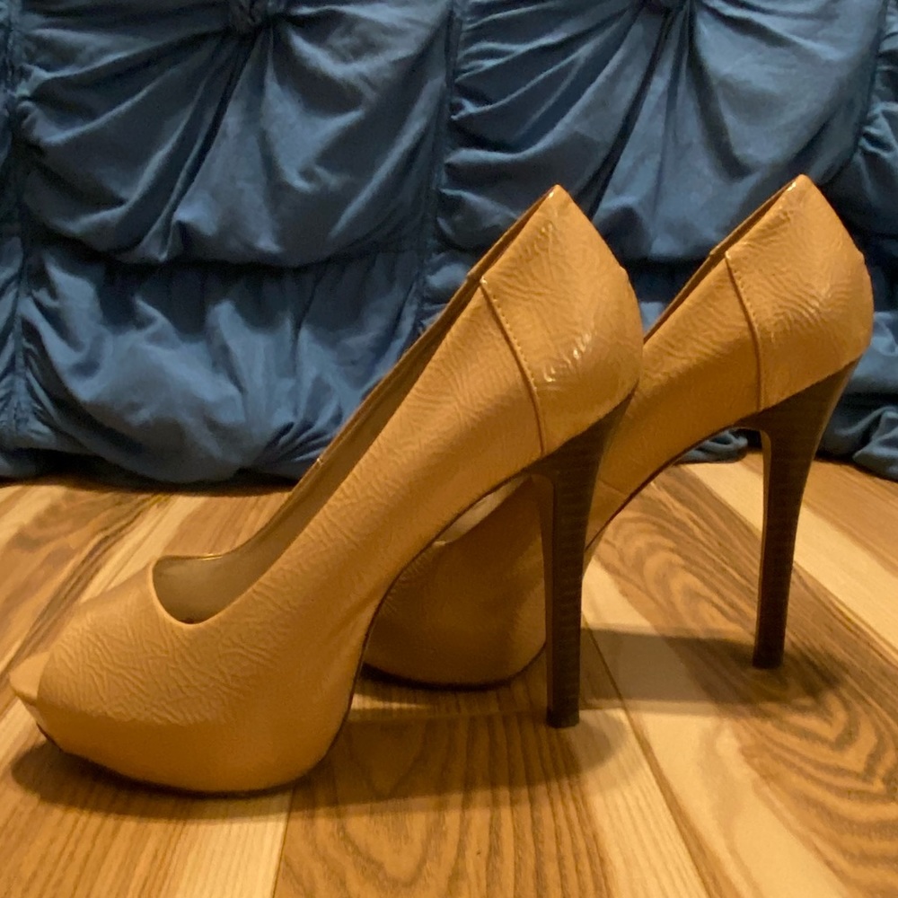 Steve Madden 4” Nude Peepers - Size 8.5 - Picture 3 of 4